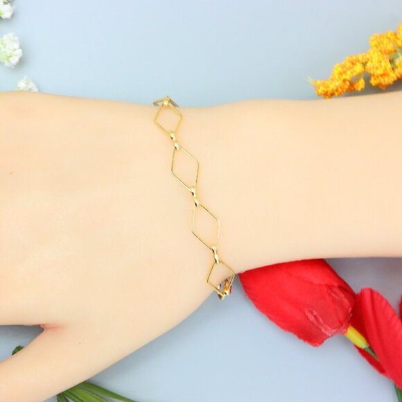 "Elegant & Trendy Bracelet, A Perfect Gift for Women, Thoughtful, EVCH1845 - Picture 5 of 10